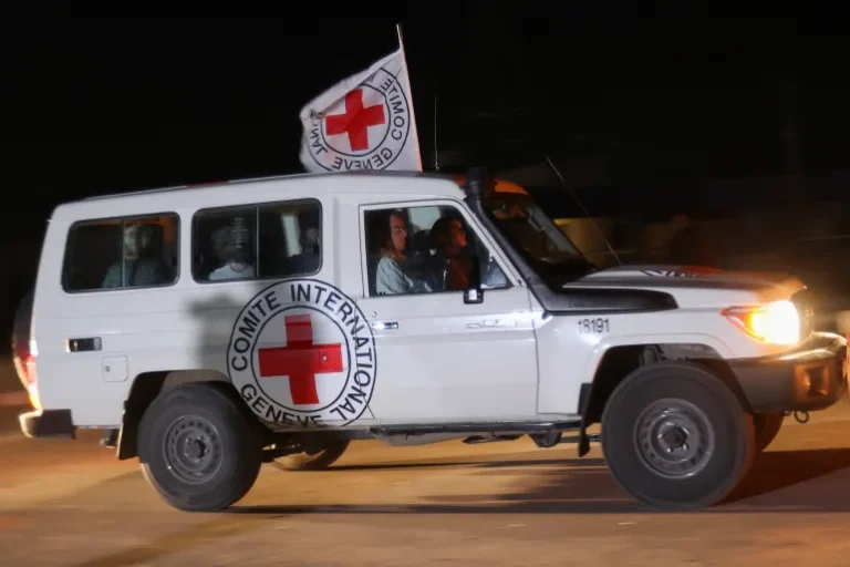 Armata israeliană anunţă că 14 ostatici israelieni şi trei străini au fost predaţi Crucii Roşii