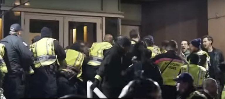 VIDEO | Protest violent în faţa sediului Partidului Democrat din Washington. Manifestanţii au cerut încetarea focului în Gaza
