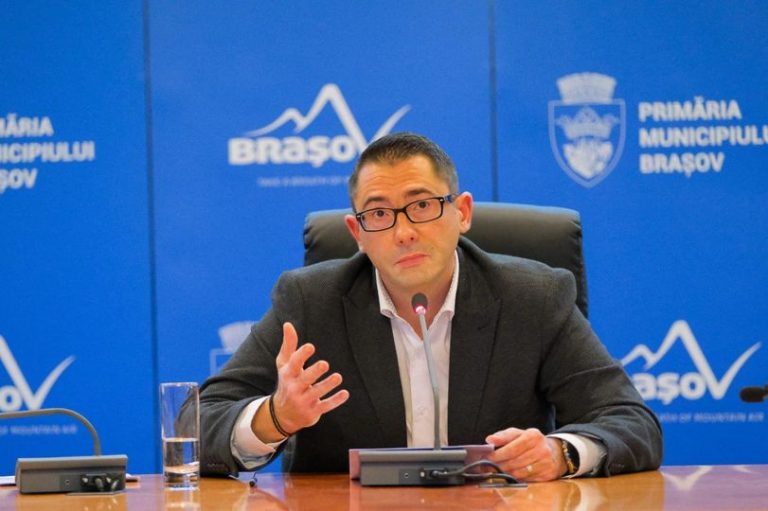 Biroul din Primăria Brașov a viceprimarului Sebastian Rusu a fost sigilat, după ce fusese anunţat că va primi un birou în cimitir