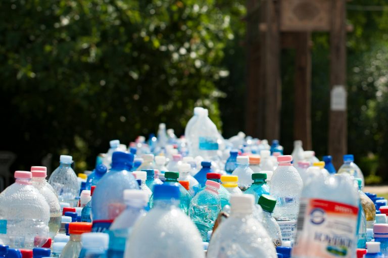 PNL: Sistemul de garanţie-returnare, cel mai mare proiect de economie circulară al României, va fi lansat pe 30 noiembrie şi va contribui la comunităţi mai curate şi mai verzi