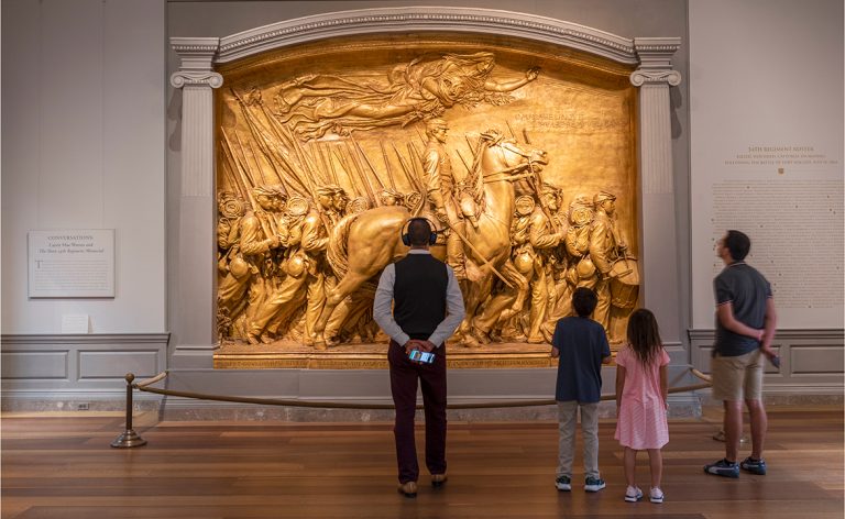 Un activist pentru climă a vandalizat peretele de lângă monumentul Războiului Civil de la National Gallery of Art din Washington