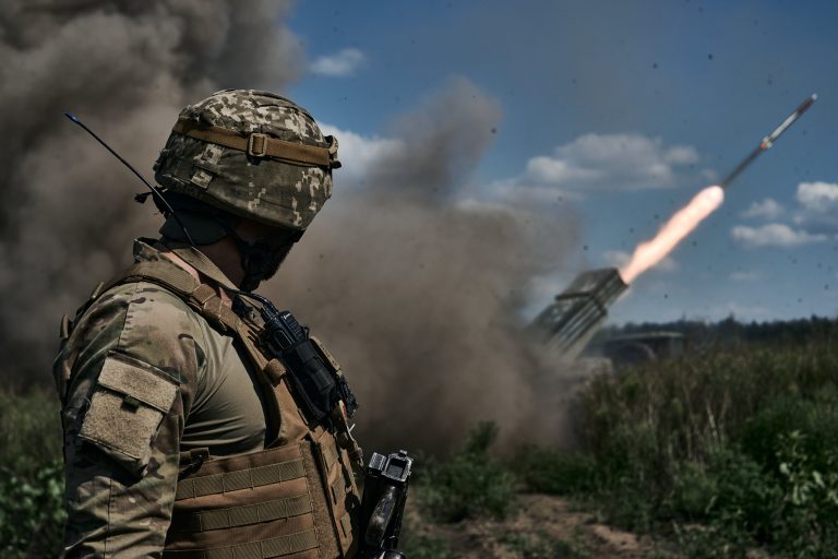 Lupte crâncene la Bahmut şi Avdiivka. Nou atac al Rusiei cu 12 drone şi o rachetă de croazieră