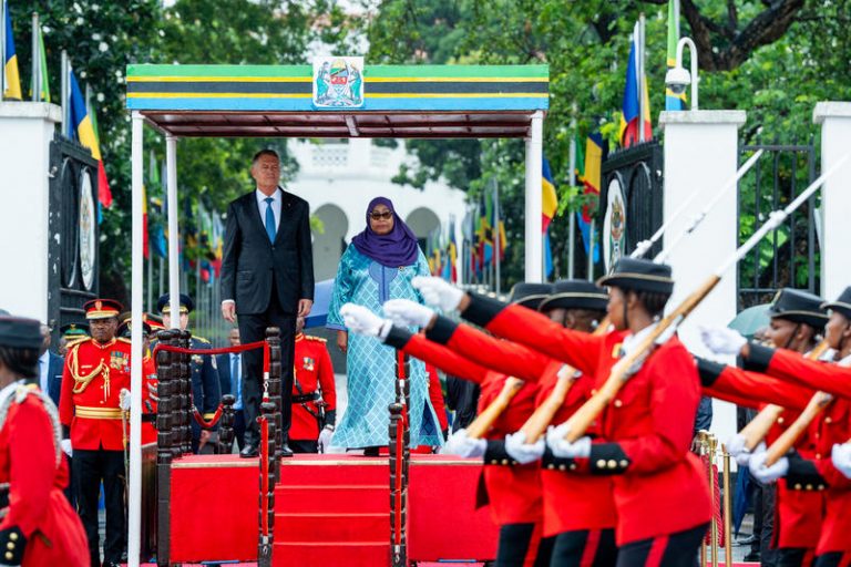 Klaus Iohannis a invitat-o pe preşedinta Tanzaniei în România