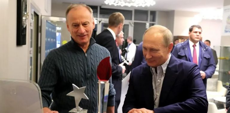 Cum își ascunde finanțele familia „mâinii drepte” a lui Putin. Tatăl și cei doi fii au „colonizat” trei zone-cheie din statul rus