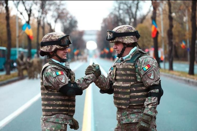 Ziua Naţională a României | Peste 2.400 de militari, la parada militară organizată la Bucureşti / Evenimente și la Alba Iulia