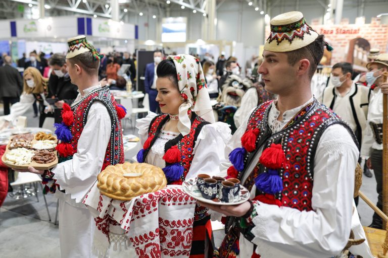 Oferte de vacanţă pe tot mapamondul, la Târgul de Turism al României