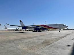 Un avion al companiei româneşti Legend Airlines cu 303 indieni la bord, blocat pe aeroport în Franţa, în urma unor suspiciuni de ”trafic de persoane”