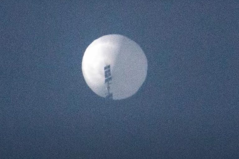 Lituania a închis vineri aeroporturile din Vilnius și Kaunas din cauza unor baloane meteorologice din Belarus