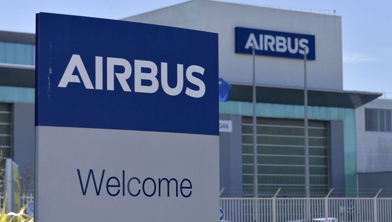 Peste 700 de angajaţi ai Airbus Atlantic s-ar fi îmbolnăvit după ce au participat la petrecerea de Crăciun a companiei
