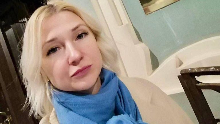 Ekaterina Dunţova, a cărei candidatură la fotoliul de la Kremlin a fost respinsă de Comisia Electorală, anunţă înfiinţarea unui partid