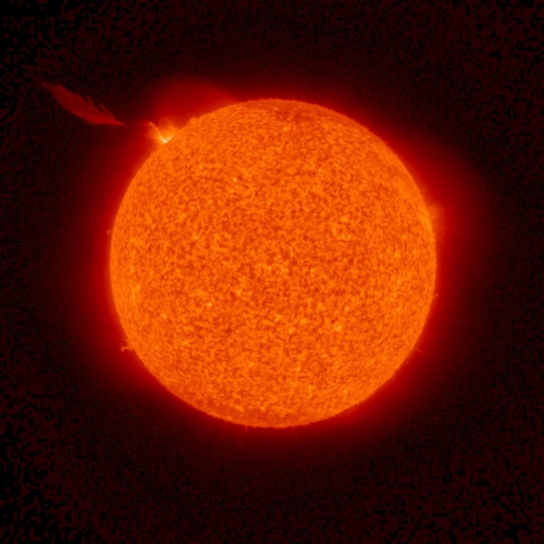 Furtuni geomagnetice vor lovi Pământul în acest weekend după o erupţie solară