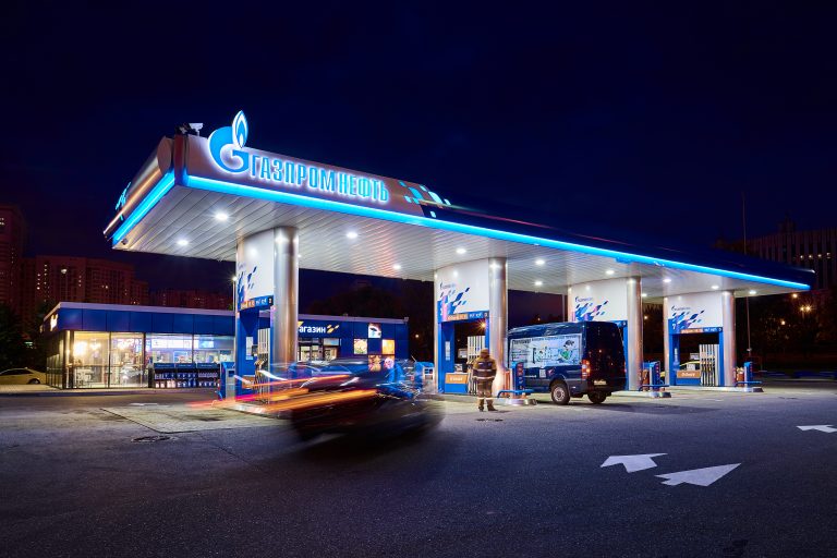 Gazprom estimează un declin al câştigurilor de 40% în acest an