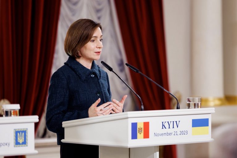 Maia Sandu, mesaj pentru Vladimir Putin: Să îşi retragă armata din Ucraina şi să îşi vadă de problemele interne ale Rusiei
