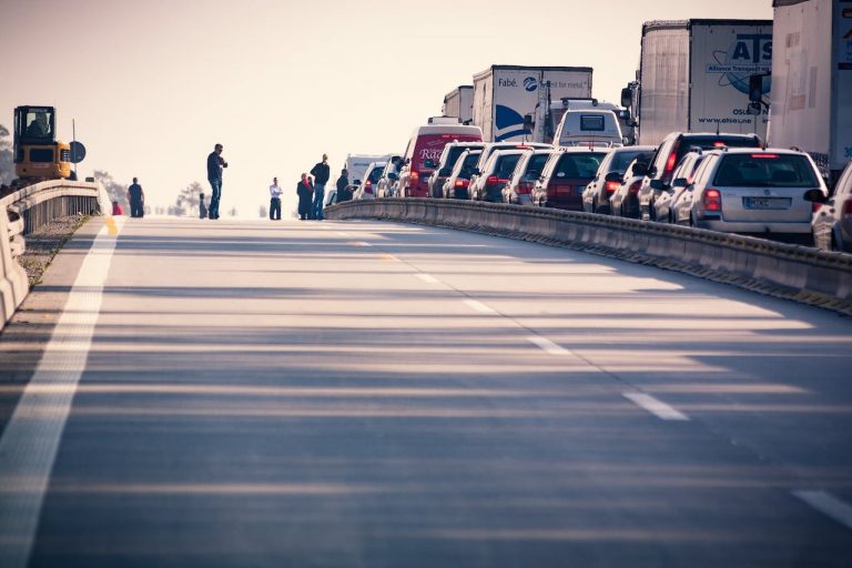 Curtea de Conturi Europeană: Autoritățile locale trebuie să facă mai mult pentru a reduce dependența navetiștilor de mașină