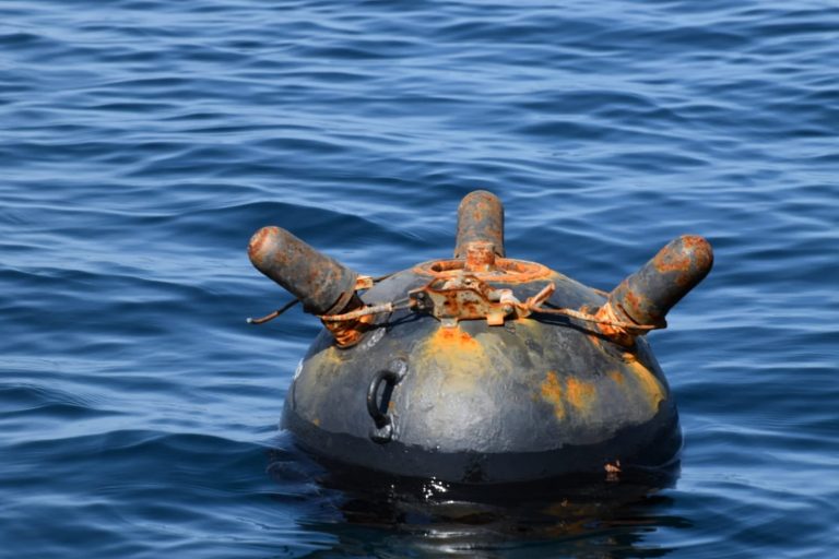 Ministerul Apărării: Obiect suspect eşuat pe ţărm în zona Grindului Chituc / Cel mai probabil este o mină marină