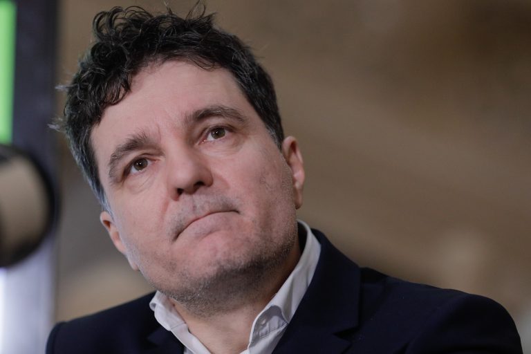 Câți bani a strâns până acum Nicuşor Dan din donații. Cât l-a costat panotajul