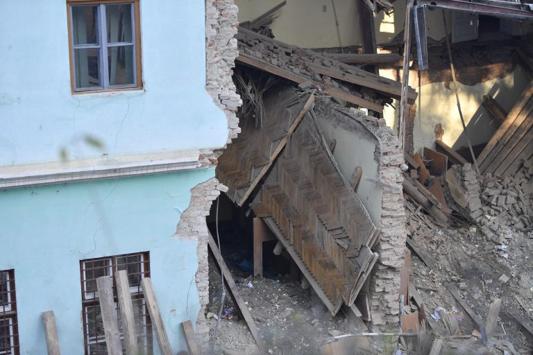 Tragedia de la Odorheiu Secuiesc. Administratorul firmei care făcea lucrările de canalizare de lângă internat a fost reținut