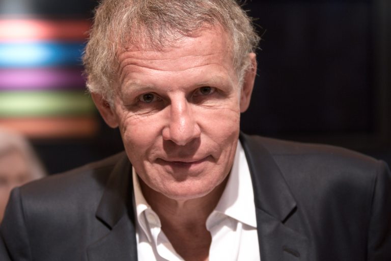 Fosta vedetă de televiziune franceză Patrick Poivre d’Arvor, pus sub acuzare pentru viol