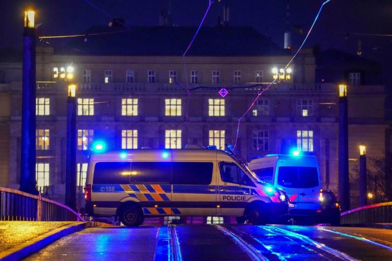 Zi de doliu, declarată în Cehia după atacul armat de la Universitatea din Praga. 14 persoane au murit