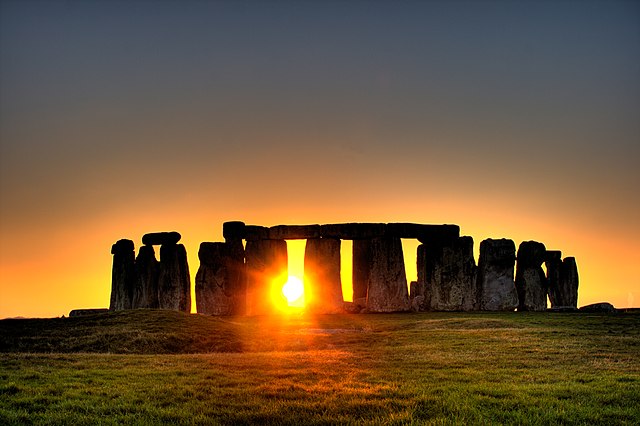 VIDEO | Mii de oameni s-au reunit la Stonehenge pentru a celebra solstiţiul de iarnă