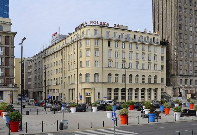 Şefii media publice din Polonia au fost destituiţi, canalul de ştiri a oprit transmisia