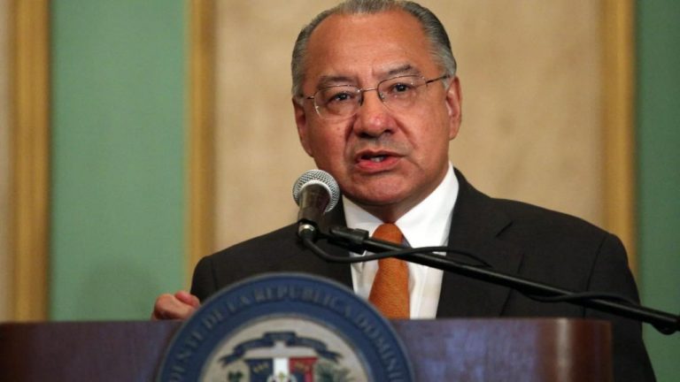 Fost ambasador american în Bolivia, arestat de FBI la Miami pentru spionaj timp de ”peste 40 de ani” în favoarea Cubei