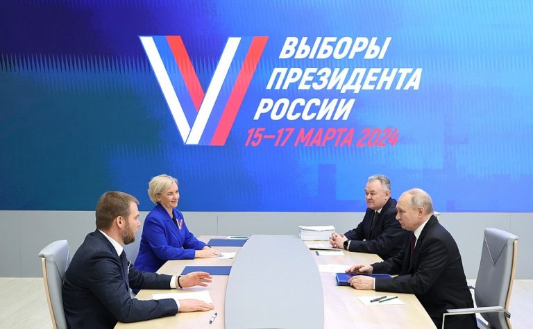 Cum se aranjează scrutinul pentru realegerea lui Putin