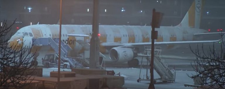 VIDEO | Operaţiuni reluate pe aeroportul din Munchen, închis temporar din cauza ninsorilor; traficul feroviar, în continuare afectat