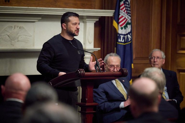Preşedintele Senatului american anunţă „progrese mari” în negocierile privind ajutorul pentru Ucraina şi speră la un acord