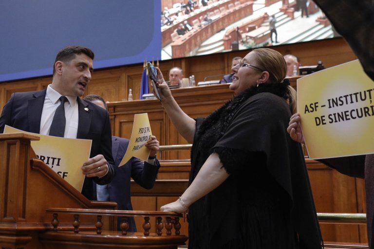 Peste noapte, PSD și CCR au făcut din “sindromul Șoșoacă” o boală aproape incurabilă pentru România