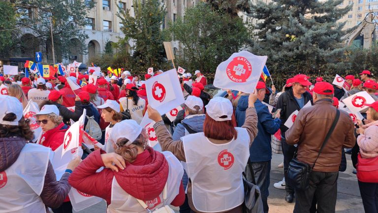Liderii Sanitas: Vom continua protestele până când principala revendicare, de creştere salarială cu 20%, va fi îndeplinită