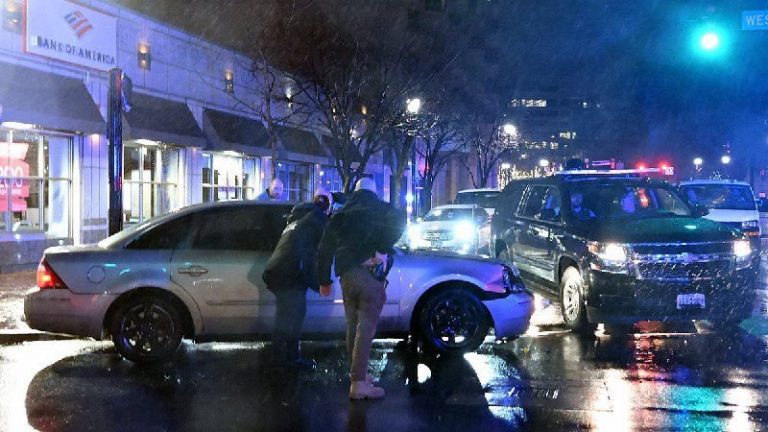 VIDEO | Alertă de securitate în SUA după ce o mașină a intrat în coloana oficială a lui Joe Biden
