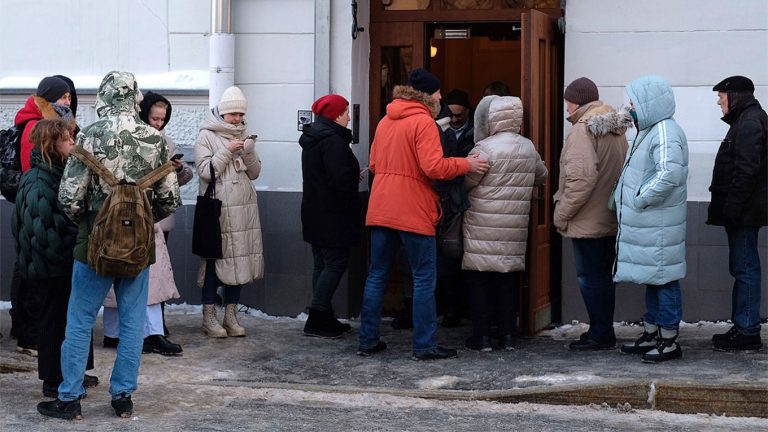 Mesajul anti-război al unui contestatar al lui Putin a provocat un val de susținere electorală în cursa prezidențială. Care este „șmecheria”?