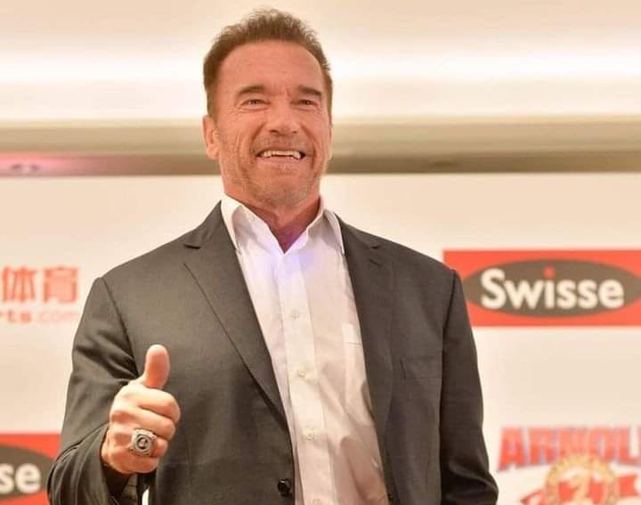 Arnold Schwarzenegger şi-a continuat călătoria, după ce fusese reţinut de vameşii germani pe aeroportul din München