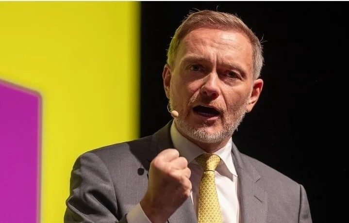 Ministrul german de Finanţe avertizează că vor exista represalii în cazul în care o preşedinţie Trump în SUA ar declanşa un război comercial împotriva UE