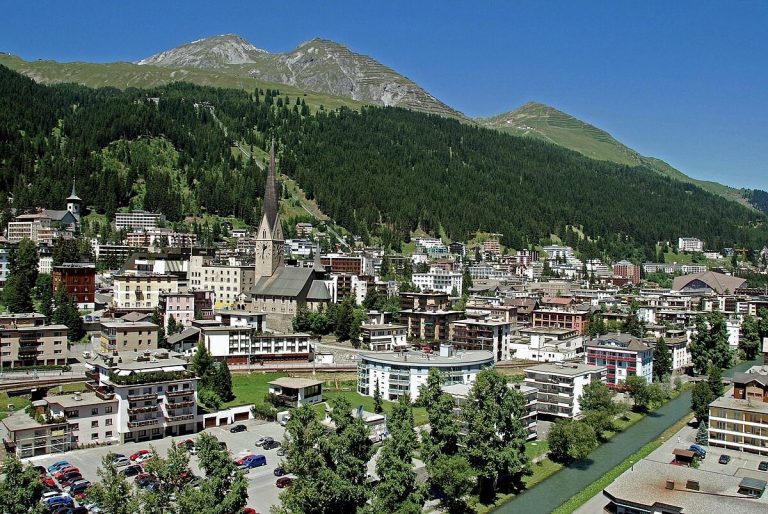 DAVOS | Discuții internaționale pentru o formulă de pace pentru Ucraina / Negocieri între București și Kiev pentru un acord bilateral de securitate