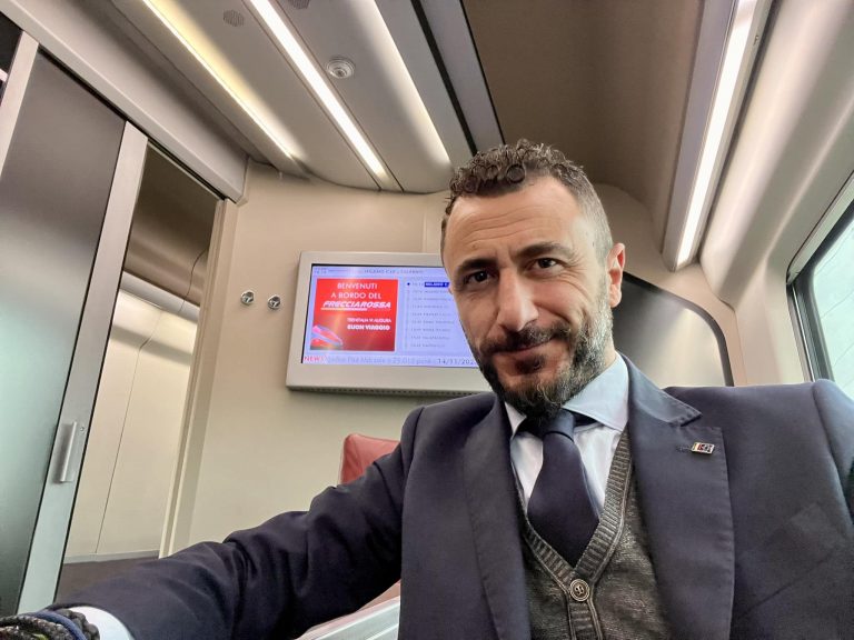 Un deputat din partidul lui Meloni a venit cu pistolul la petrecerea de Revelion şi se află în centrul unei polemici, după ce o persoană a fost rănită