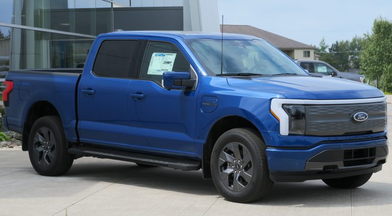Ford reduce producţia camionetei electrice F-150 Lightning din cauza cererii în scădere pentru automobile electrice