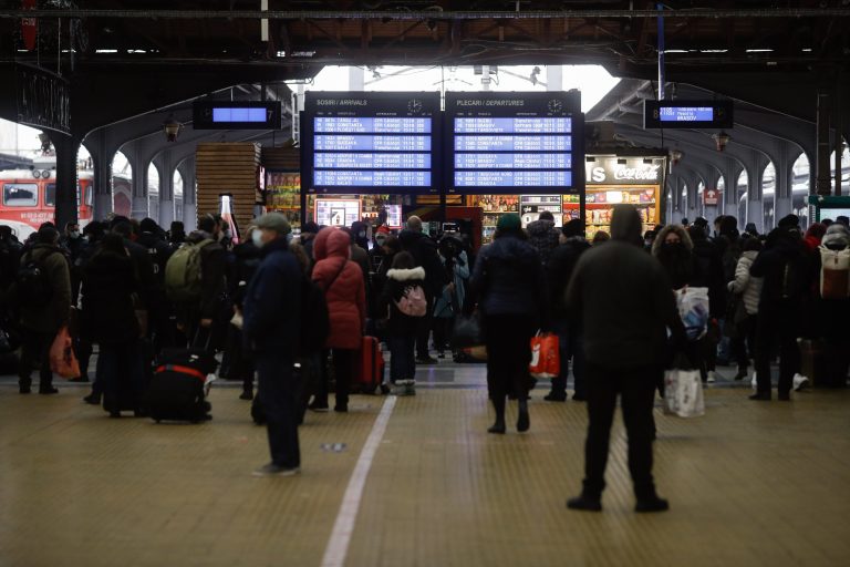 Întârzieri în circulaţia trenurilor, din cauza unor şine rupte în urma temperaturilor scăzute