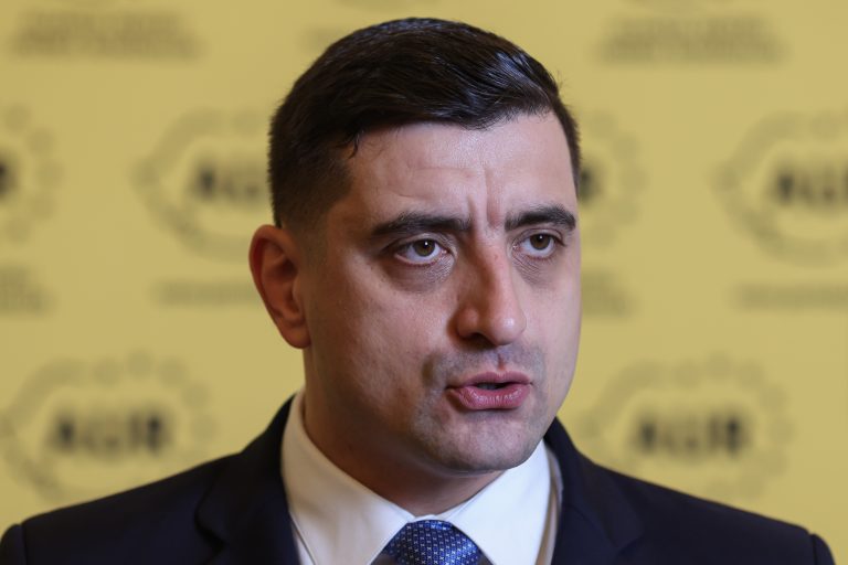 George Simion, în 2011: „Dacă e să urăsc pe cineva, primii mei clienți sunt românii idioți, care mă fac pe mine de rușine. Ei sunt problema mea, nu alte popoare”