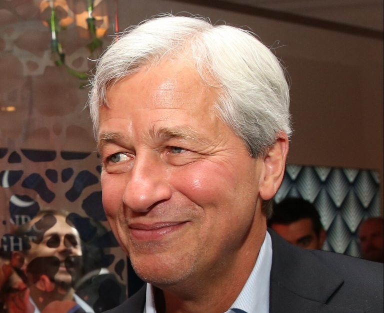 Suma colosală la care a ajuns anul trecut pachetul salarial al şefului JPMorgan Chase