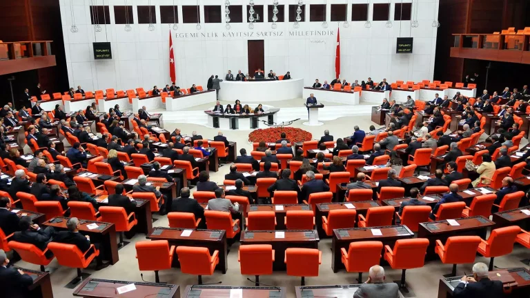 Parlamentul Turciei a ratificat aderarea Suediei la NATO