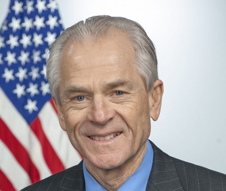 Donald Trump l-a selectat pe Peter Navarro drept consilier senior pentru comerţ şi producţie