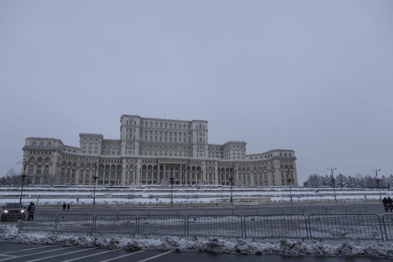 Palatul Parlamentului va fi iluminat în culorile drapelului Ucrainei, la doi ani de la izbucnirea războiului