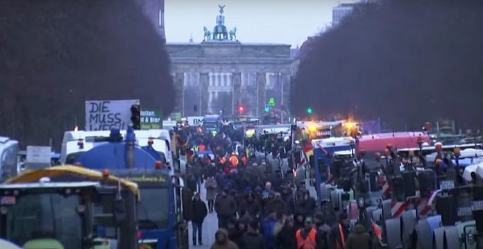 Proteste fermieri Poarta Brandenburg Berlin
