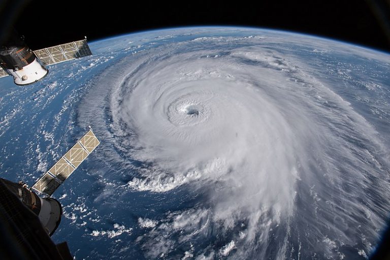 VIDEO | Un ciclon cu o forţă nemaivăzută în ultimul secol a devastat insula Mayotte, teritoriu francez din apropiere de Madagascar. Sunt cel puţin 14 morţi şi sute de răniţi
