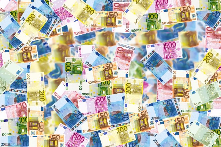 Bloomberg: Problemele bugetare ale statelor din Europa de Est, scoase la lumină de valoarea record a emisiunilor de obligaţiuni