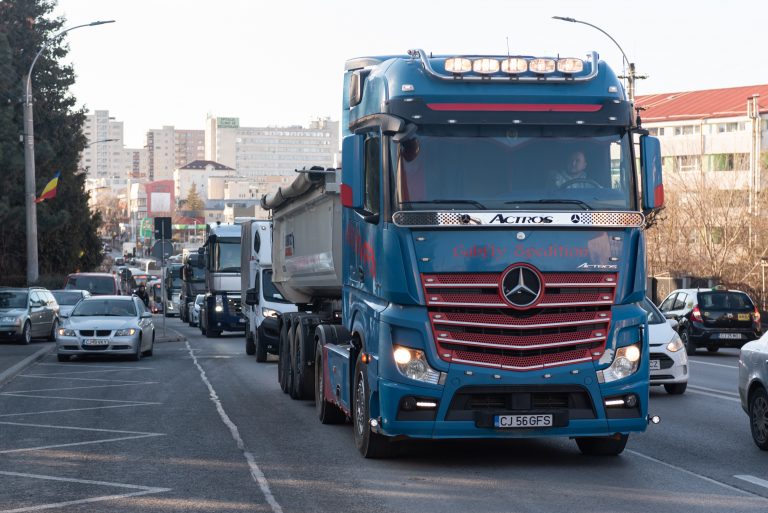 Schemă de ajutor pentru transportatori, menită să compenseze creşterea preţului la combustibil, promovată de Ministerul de Finanţe