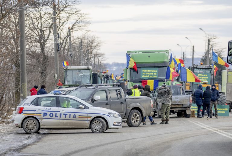 Kievul: Fermierii români blochează un punct de trecere a frontierei cu Ucraina