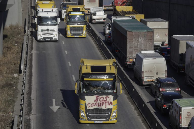 A treia zi de proteste ale transportatorilor și fermierilor